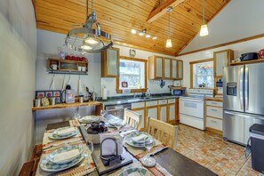 Interior - Bring Your Boat! Woodsy Cottage Near Fayetteville (Fayetteville)