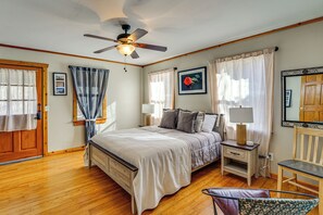 Interior - Bring Your Boat! Woodsy Cottage Near Fayetteville (Fayetteville)