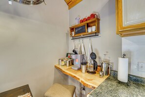 Interior - Bring Your Boat! Woodsy Cottage Near Fayetteville (Fayetteville)