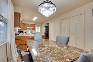 Interior - 2 Mi to Dtwn Hagerstown: Townhome Near Fairgrounds (Hagerstown)