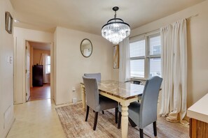 Apartment (2 Bedrooms) | Bahagian dalam