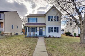 Interior - 2 Mi to Dtwn Hagerstown: Townhome Near Fairgrounds (Hagerstown)