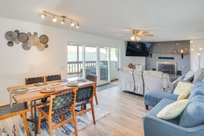 Interior - Waterfront Getaway on Lake Elsinore w/ Swim Spa (Lake Elsinore)