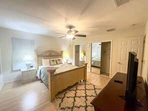 5 Schlafzimmer, Schreibtisch, WLAN, Bettwäsche