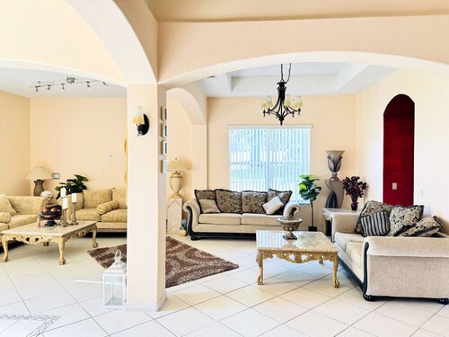 SamAria - Two-story Villa