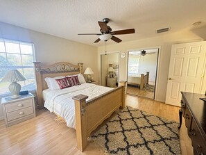 5 makuuhuonetta, työpöytä, Wi-Fi, vuodevaatteet