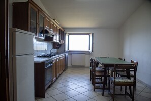 Fridge, stovetop, cookware/dishes/utensils, dining tables