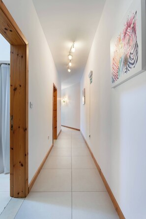 Interior - St Julians 2BDR Apartment with Distant Seaview (San Ġiljan)