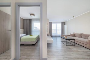 Silitysrauta/-lauta, vauvan matkasänky, Wi-Fi, vuodevaatteet