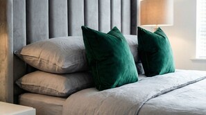 2 bedrooms, desk, iron/ironing board, free WiFi - Terrific 2-bedroom apartment in London perfect for your stay (London)