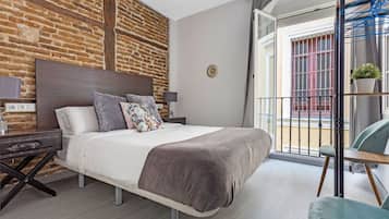 4 slaapkamers, een bureau, een strijkplank/strijkijzer, wifi