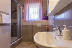 Shower - Villa Vita (Istria - Banjole) (Banjole)