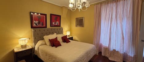 2 habitaciones, tabla de planchar con plancha, wifi y ropa de cama