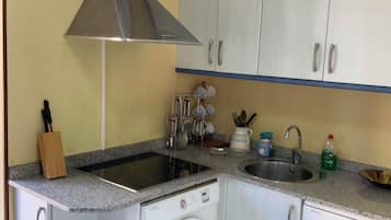 Microondas, horno, parrilla de estufa y lavavajillas