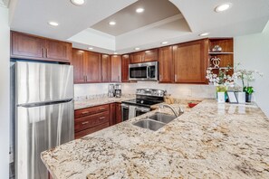 Fridge, microwave, oven, stovetop - Maui Kamaole #H-105 Ocean View Condo across the street from beach, Full A/C (Kihei)