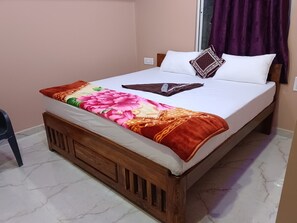 Deluxe Single Room | Free WiFi - HK Hampi Home Stay  (Hampi)