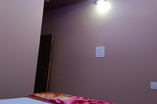 Deluxe Single Room | WiFi (free)