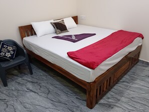 Deluxe Single Room | Free WiFi - HK Hampi Home Stay  (Hampi)