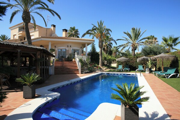 Outdoor pool - 4 Bedroom Villa Sleeps 8 With Private Pool (Vera)