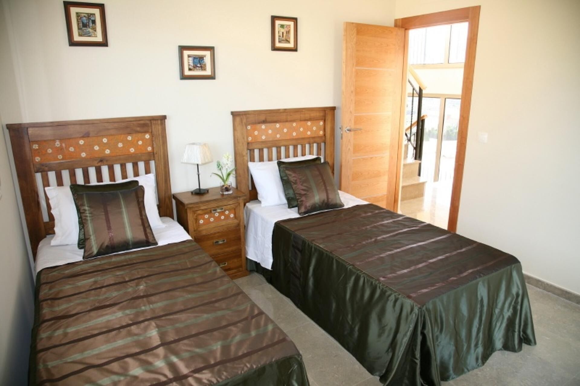 4 bilik tidur, seterika/papan seterika, Wi-fi percuma, cadar katil 