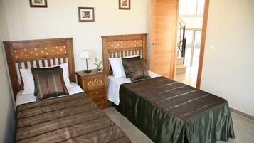 4 bilik tidur, seterika/papan seterika, Wi-fi percuma, cadar katil