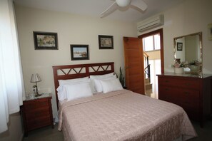 4 phòng ngủ, bàn ủi/dụng cụ ủi quần áo 