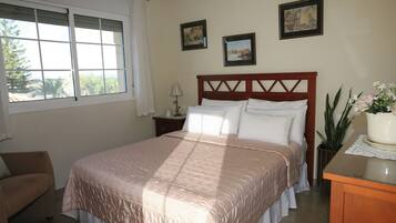 4 dormitorios, tabla de planchar con plancha, wifi gratis y ropa de cama