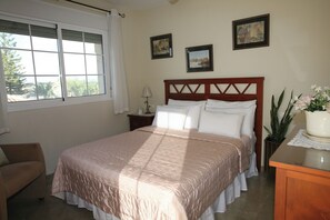 4 bedrooms, iron/ironing board, free WiFi, bed sheets - 4 Bedroom Villa Sleeps 8 With Private Pool (Vera)
