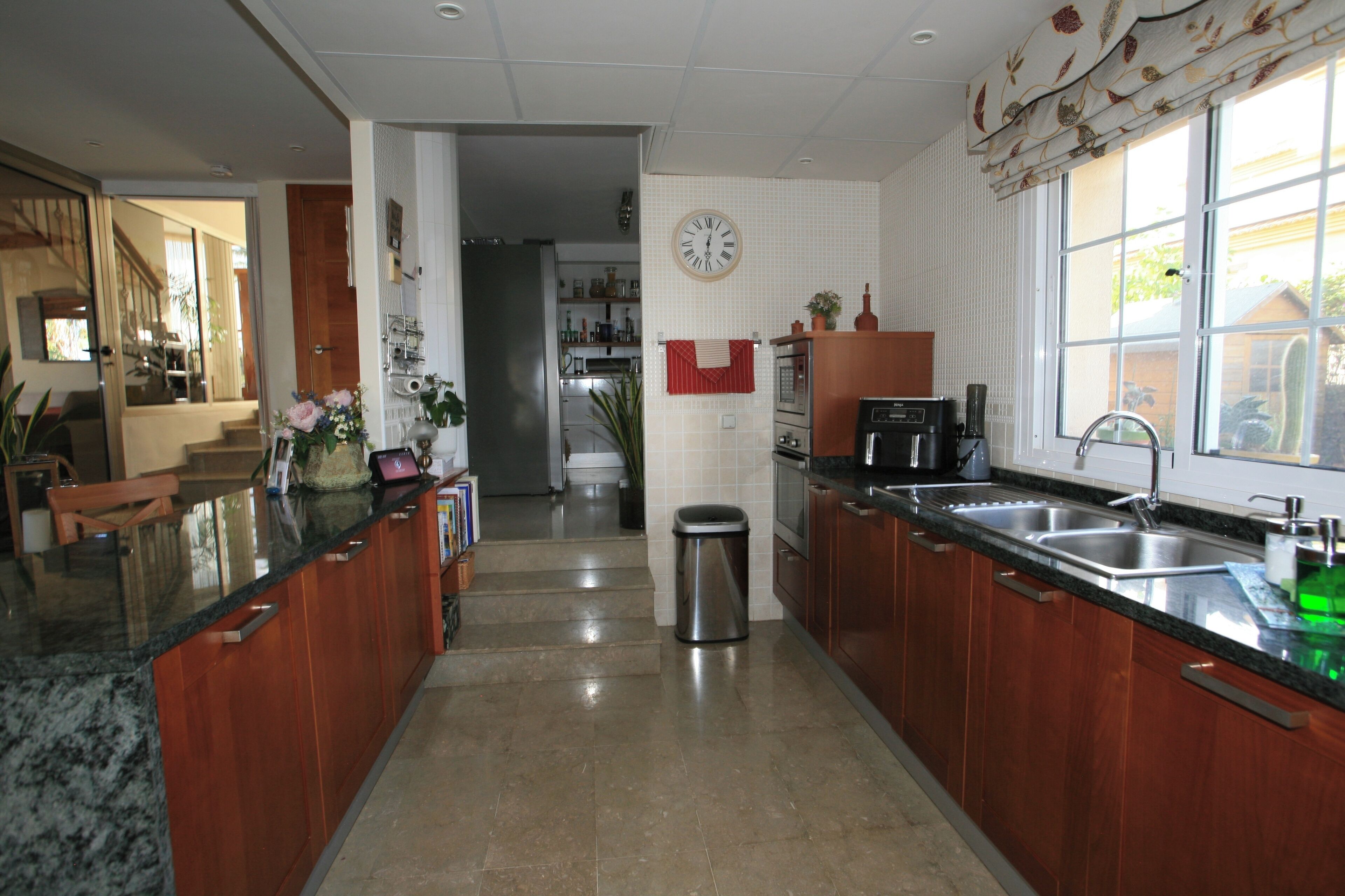 Tủ lạnh, lò vi sóng, lò nướng, bếp nấu 