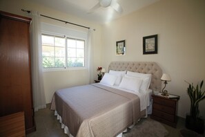 4 soverom, strykejern/-brett, wi-fi (inkludert) og sengetøy