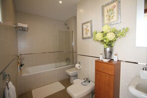 Combined shower/tub, deep soaking tub, towels - 4 Bedroom Villa Sleeps 8 With Private Pool (Vera)