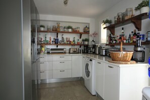 Tủ lạnh, lò vi sóng, lò nướng, bếp nấu 