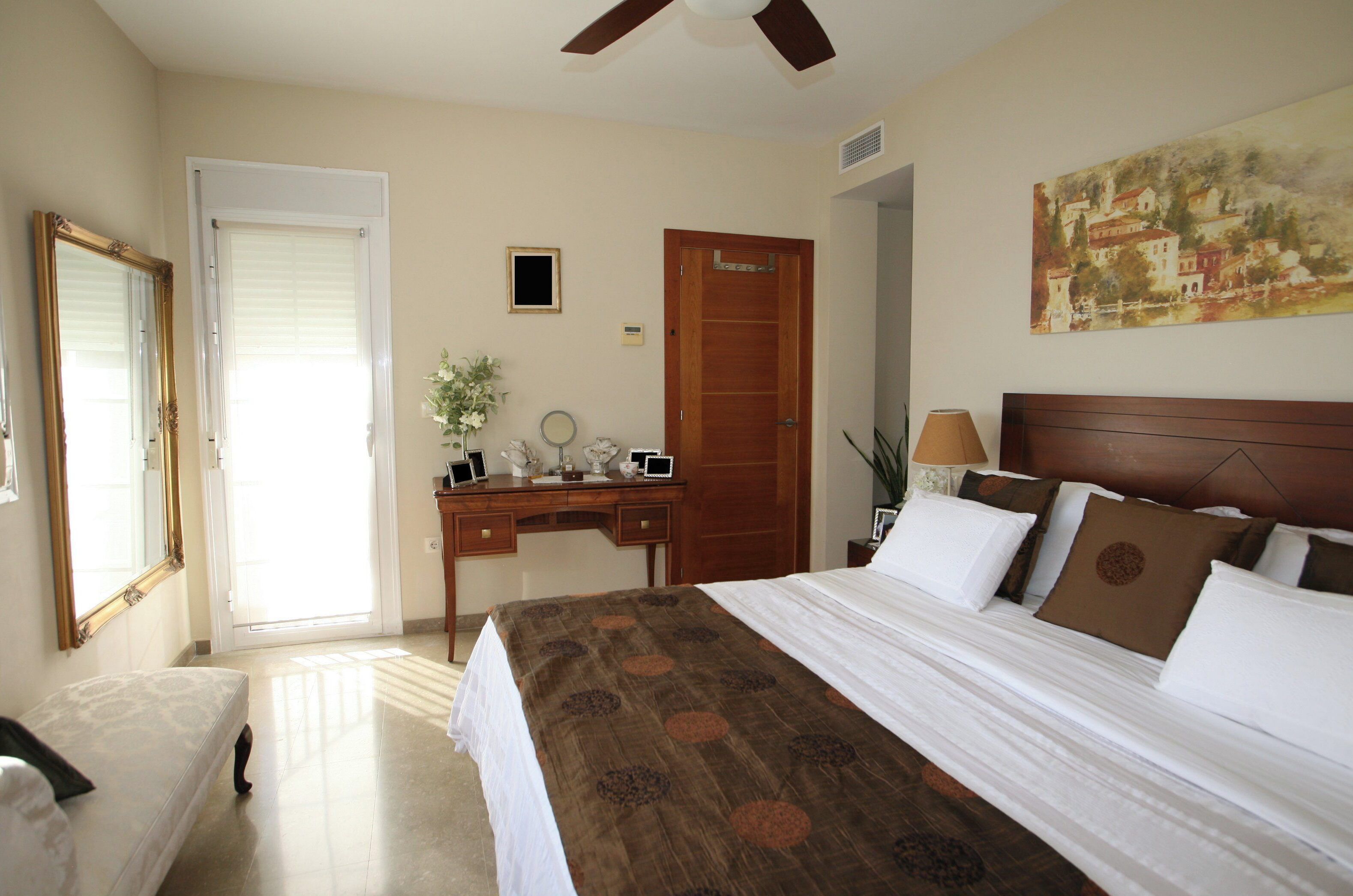 4 bedrooms, iron/ironing board, free WiFi, bed sheets