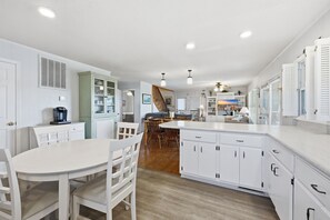 Dining - Peek at the Creek, Short Walk to the Beach (Pawleys Island)