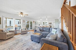 TV - Peek at the Creek, Short Walk to the Beach (Pawleys Island)