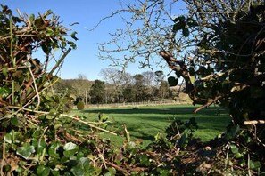 Property grounds - St Andrews – Family Retreat w/ Garden near Golf, Beach & Countryside (Tilmanstone)