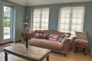 Smart TV, books - St Andrews – Family Retreat w/ Garden near Golf, Beach & Countryside (Tilmanstone)