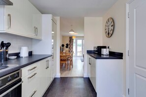 Maison, 2 chambres, patio, vue ville | Cuisine privée