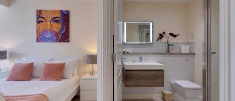 House, 2 Bedrooms, Patio, City View