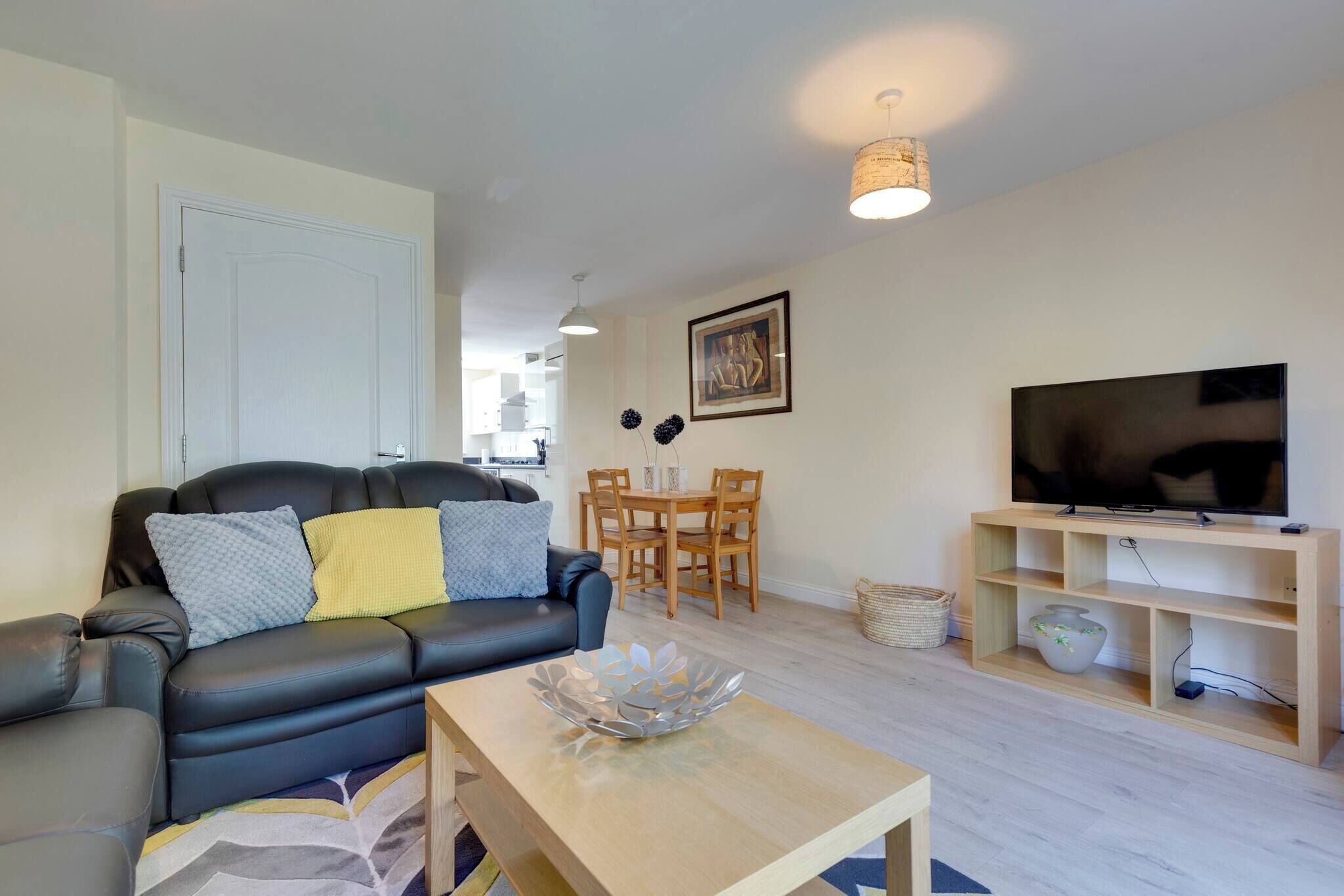 House, 2 Bedrooms, Patio, City View | Living room