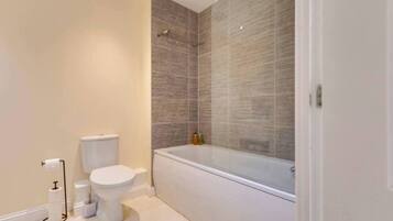 House, 2 Bedrooms, Patio, City View | Bathroom