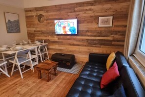 TV - 3 bedroom 1st Floor Flat in Hastings Old Town (Hastings)
