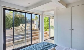 3 bedrooms, desk, iron/ironing board, free WiFi - PENTHOUSE WITH ROOFTOP TERRACE IN THE PRESTIGIOUS VICTOR HUGO DISTRICT (Paris)
