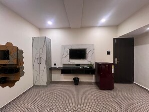 Deluxe Suite | Interior - Hotel New Diamond By Glitz Hotels (Mumbai)