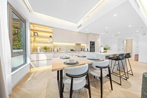 Dining - StayShort - 1BR Downtown with Burj Khalifa View Sleeps 4 (Downtown)