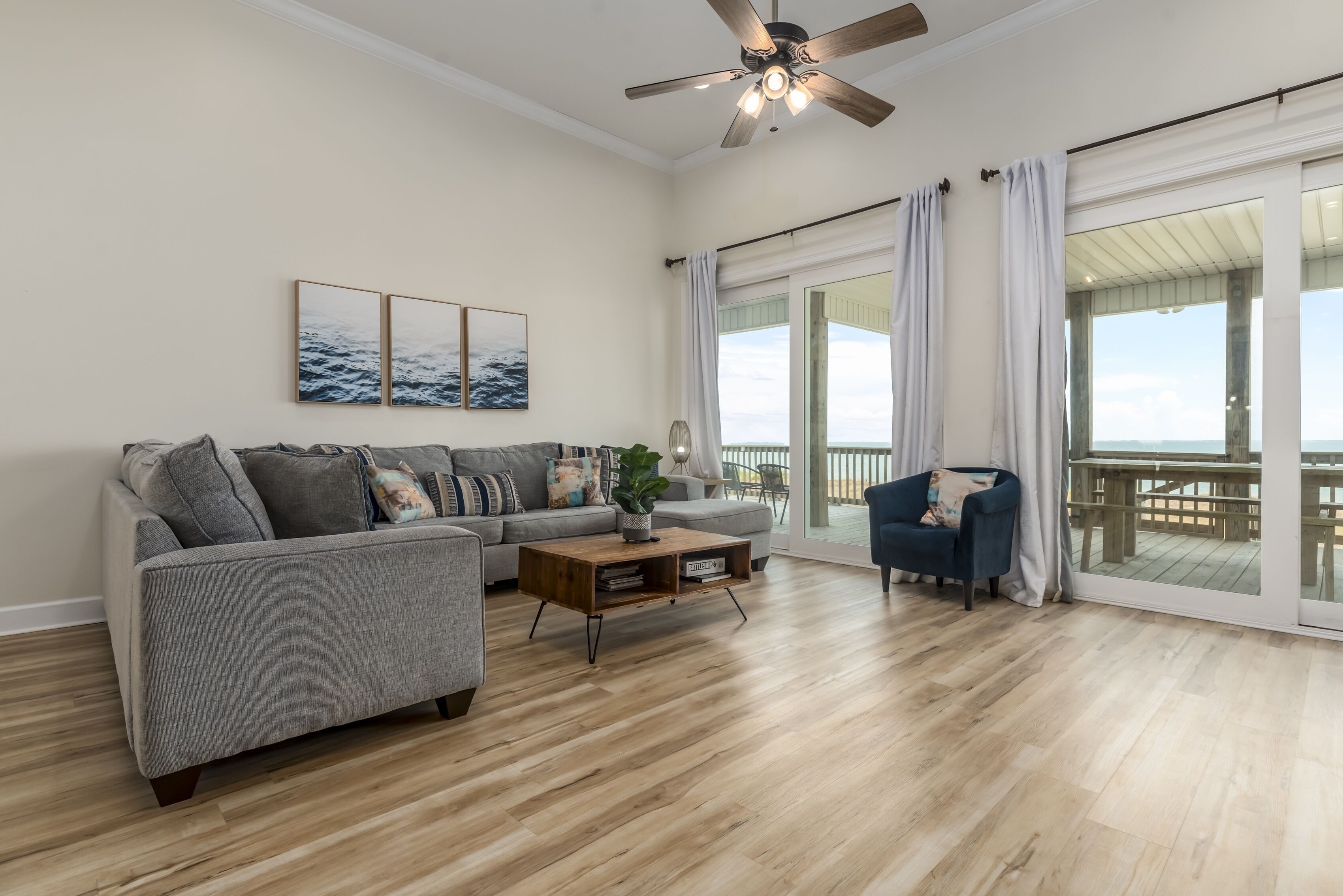 House, 5 Bedrooms | Living area