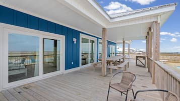 House, 5 Bedrooms | Outdoor dining