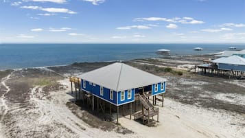 House, 5 Bedrooms | Exterior