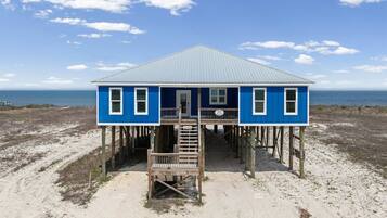 House, 5 Bedrooms | Exterior