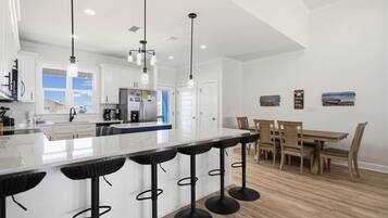 House, 5 Bedrooms | Private kitchen